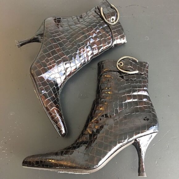 #300 STUART WEITZMAN CROC PRINT BOOTIES - Picture 3 of 8